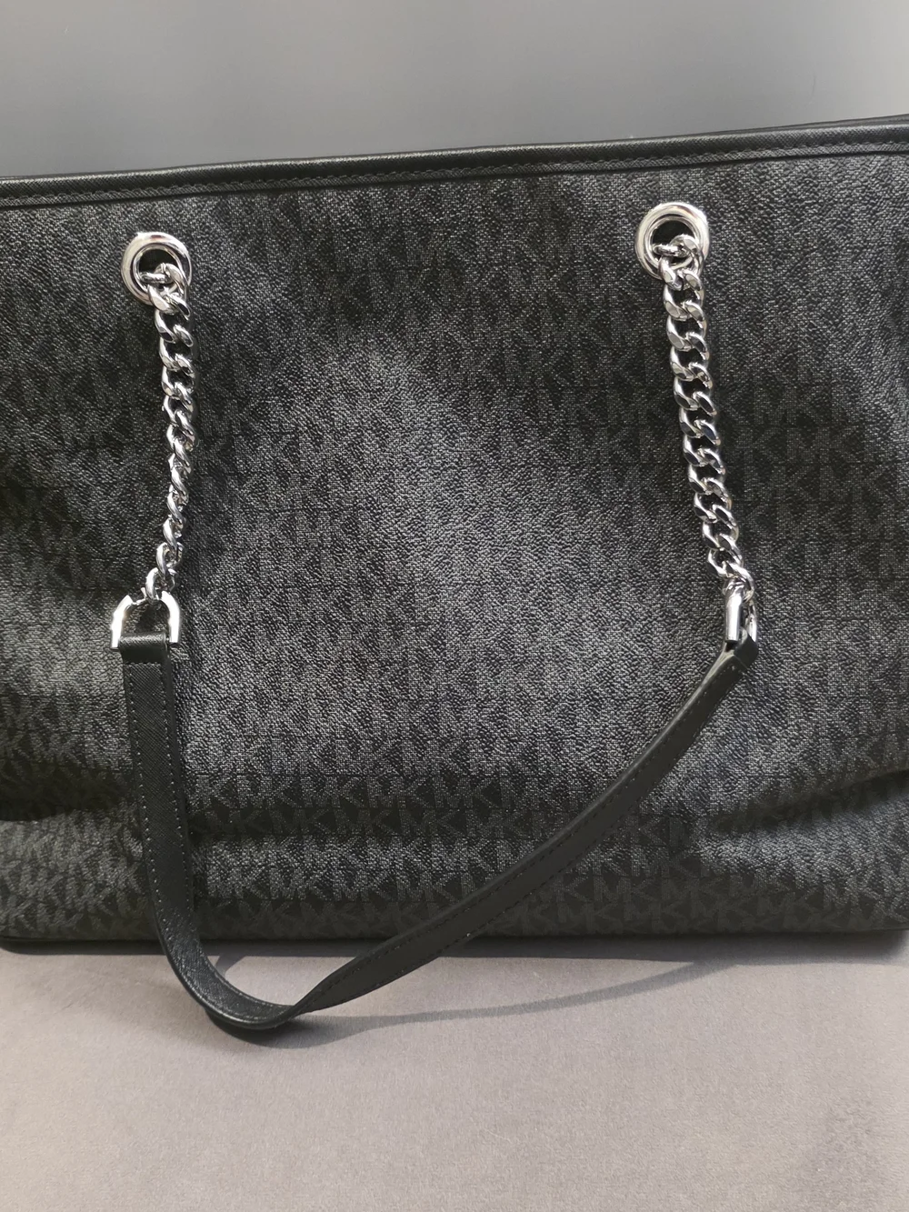 Michael Kors Black Signature Interior Zip Tote
